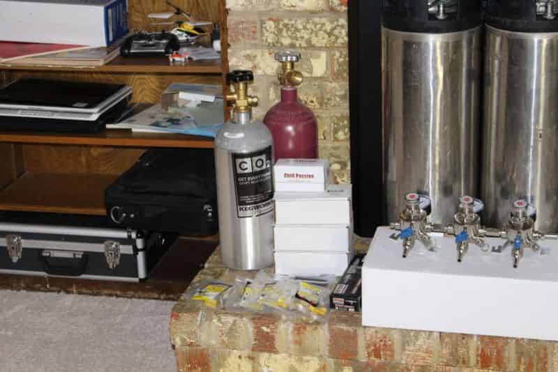 CO2 and Nitrogen Tanks, Taps, and Clamps