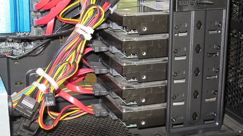 HGST 2TB HDDs installed using screws #1