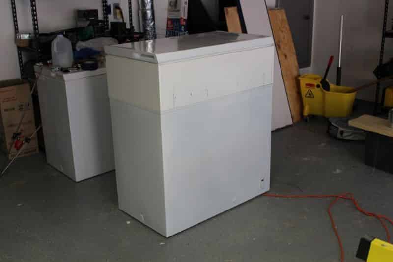 Lid is attached to the collar