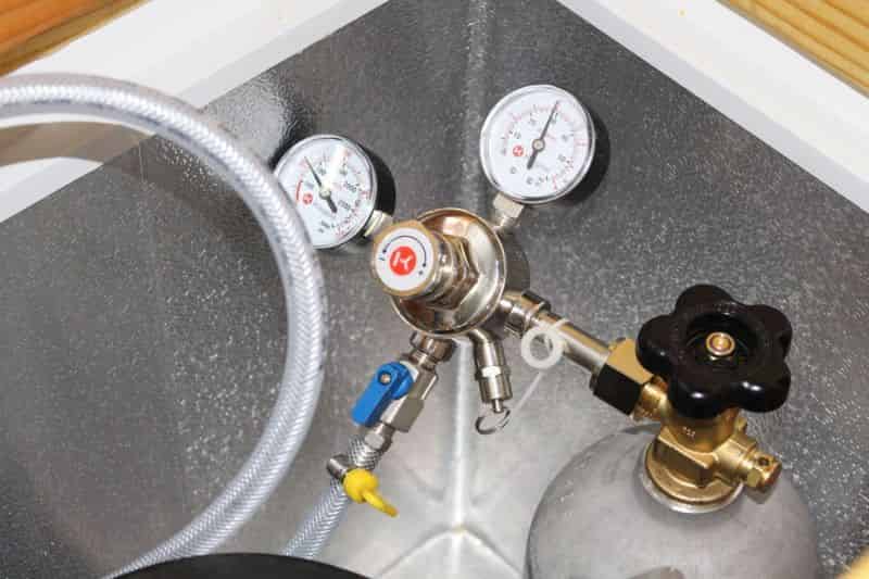 Plumbing the kegs, taps and gas connections #2