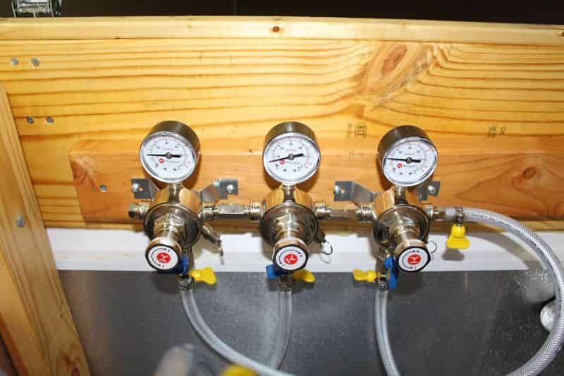 Setting different pressures on the Secondary CO2 Regulator #2
