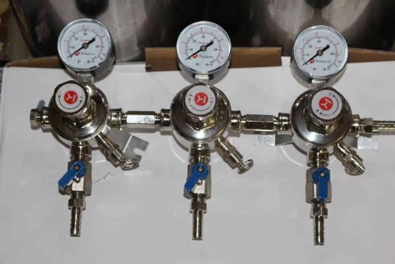 Secondary CO2 regulator