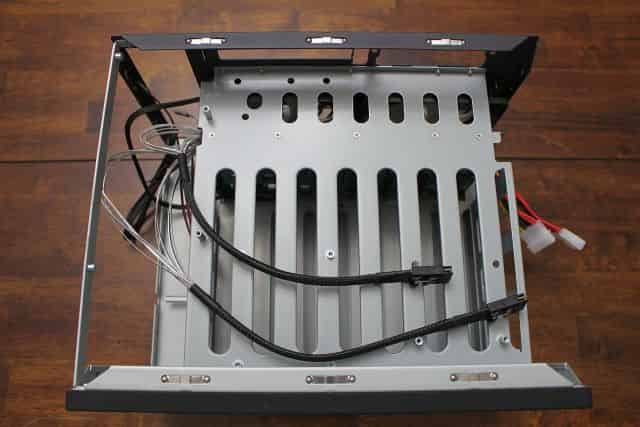 U-NAS NSC-800 Inside Top – PSU and SSDs