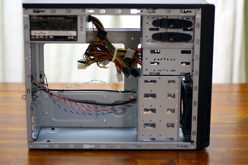 Cooler Master Elite 342 – Inside the Case