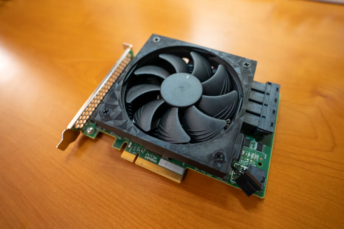 Brian's LSI 9300-16i with Noctua NF-A9x14