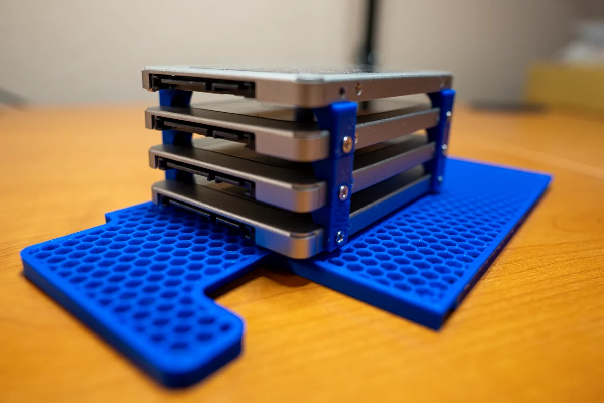 MK735 Drive Caddy with SATA SSDs #1