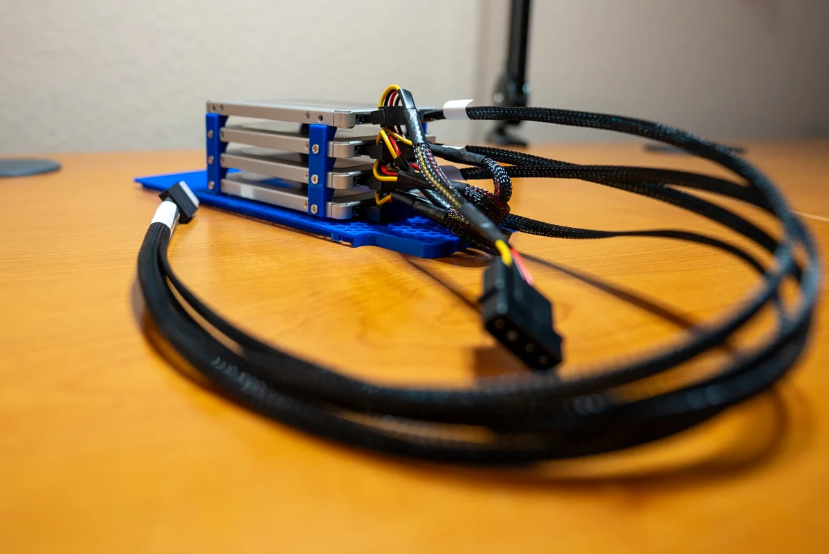MK735 Drive Caddy with SATA SSDs, data cables, and power cables #2