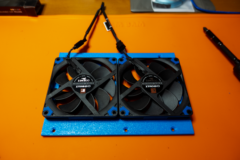 Drive cage's rear with two Noctua NF-A9x14 fans