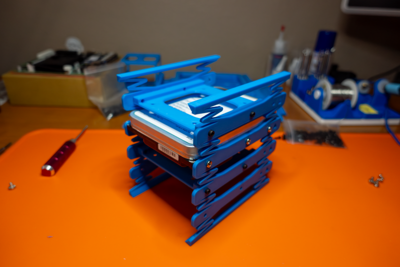 Assembled drive cage with 20TB HDD and 2x 2.5-inch  drive adapters.