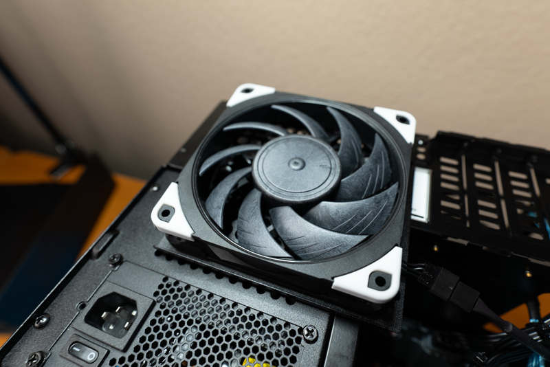 Replacing the stock fan with the Noctua 120mm fan