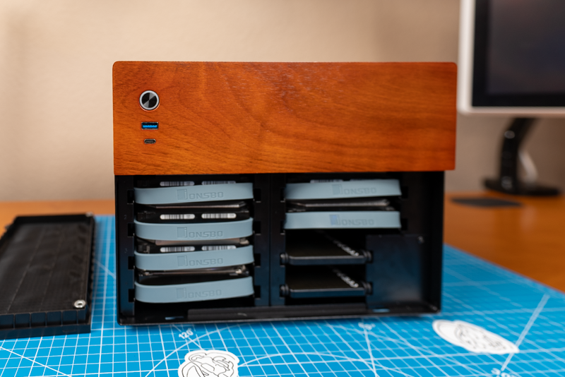 Loading the JONSBO N4 with drives #1