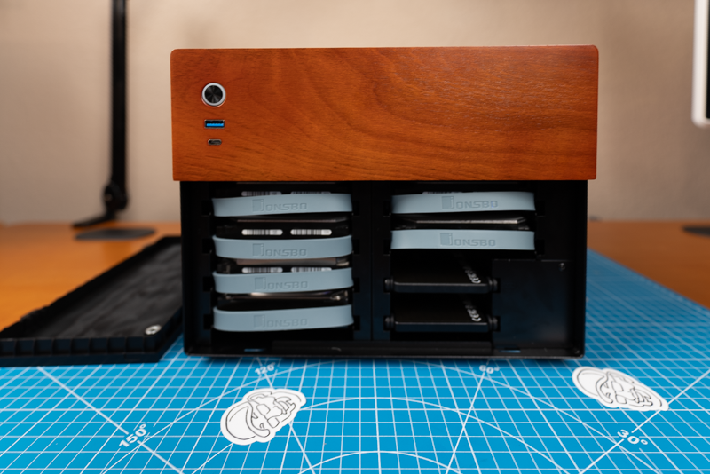 Loading the JONSBO N4 with drives #2