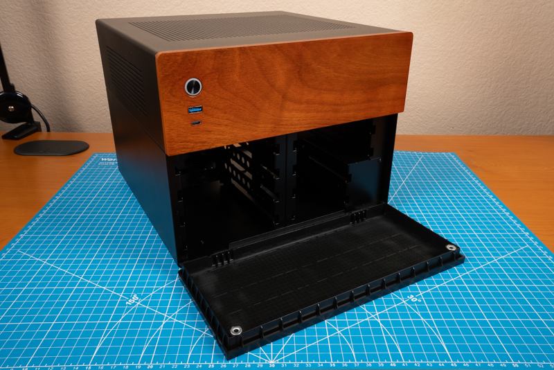 Close up of JONSBO N4 case's drive bays #1