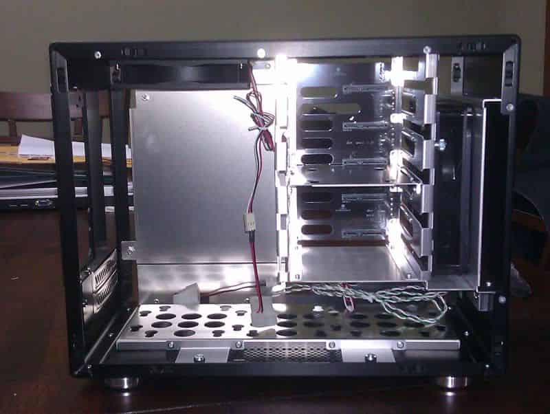 Lian-LI PC-QC25B from Side